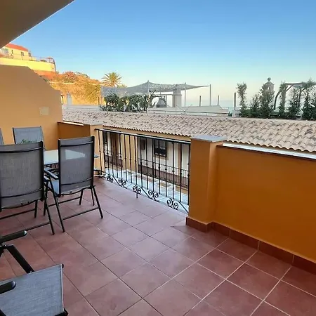 Hermoso De 2 Dormitorios, Gran Terraza, Vistas Al Mar Y Cerca De La Playa 