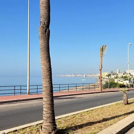 Hermoso De 2 Dormitorios, Gran Terraza, Vistas Al Mar Y Cerca De La Playa 