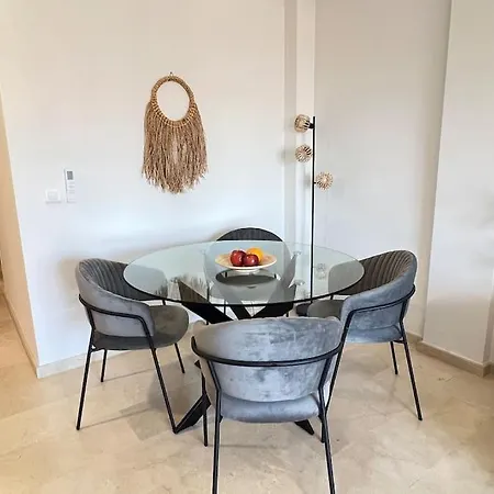 Hermoso De 2 Dormitorios, Gran Terraza, Vistas Al Mar Y Cerca De La Playa 