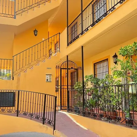 Hermoso De 2 Dormitorios, Gran Terraza, Vistas Al Mar Y Cerca De La Playa 