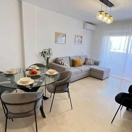 Hermoso De 2 Dormitorios, Gran Terraza, Vistas Al Mar Y Cerca De La Playa 