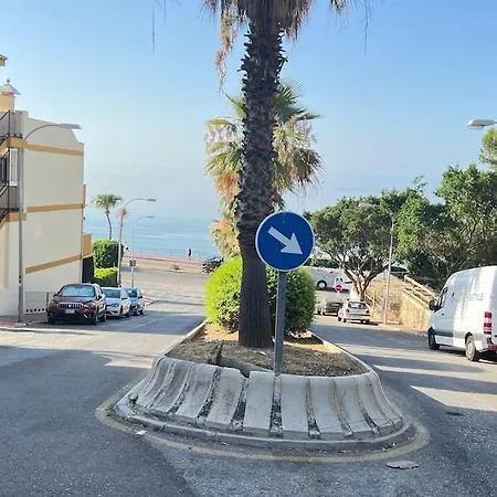 Hermoso De 2 Dormitorios, Gran Terraza, Vistas Al Mar Y Cerca De La Playa 